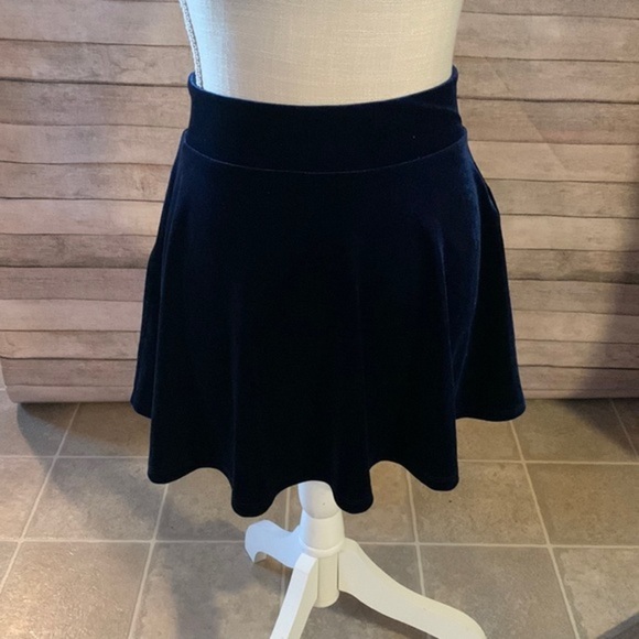 Forever 21 juniors velvet skirt NWOT - Picture 1 of 5